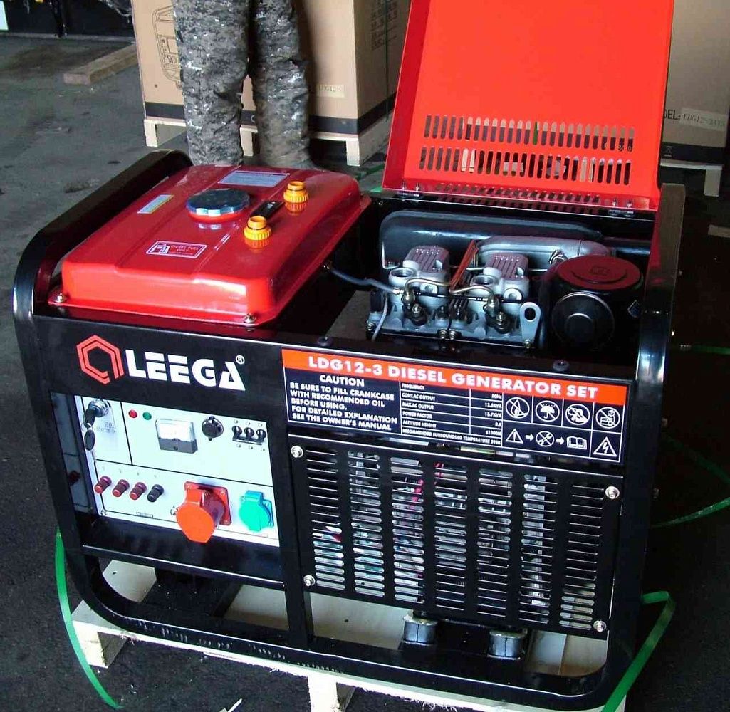 Дизельный генератор Амперос LDG12-3 E стартер в кожухе